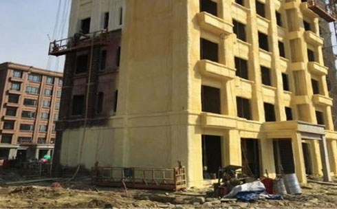 外墻聚氨酯噴涂機現場施工